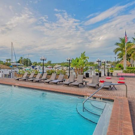 All-New Waterfront With Balcony,Pool,Tiki Bar,Gym サラソータ エクステリア 写真