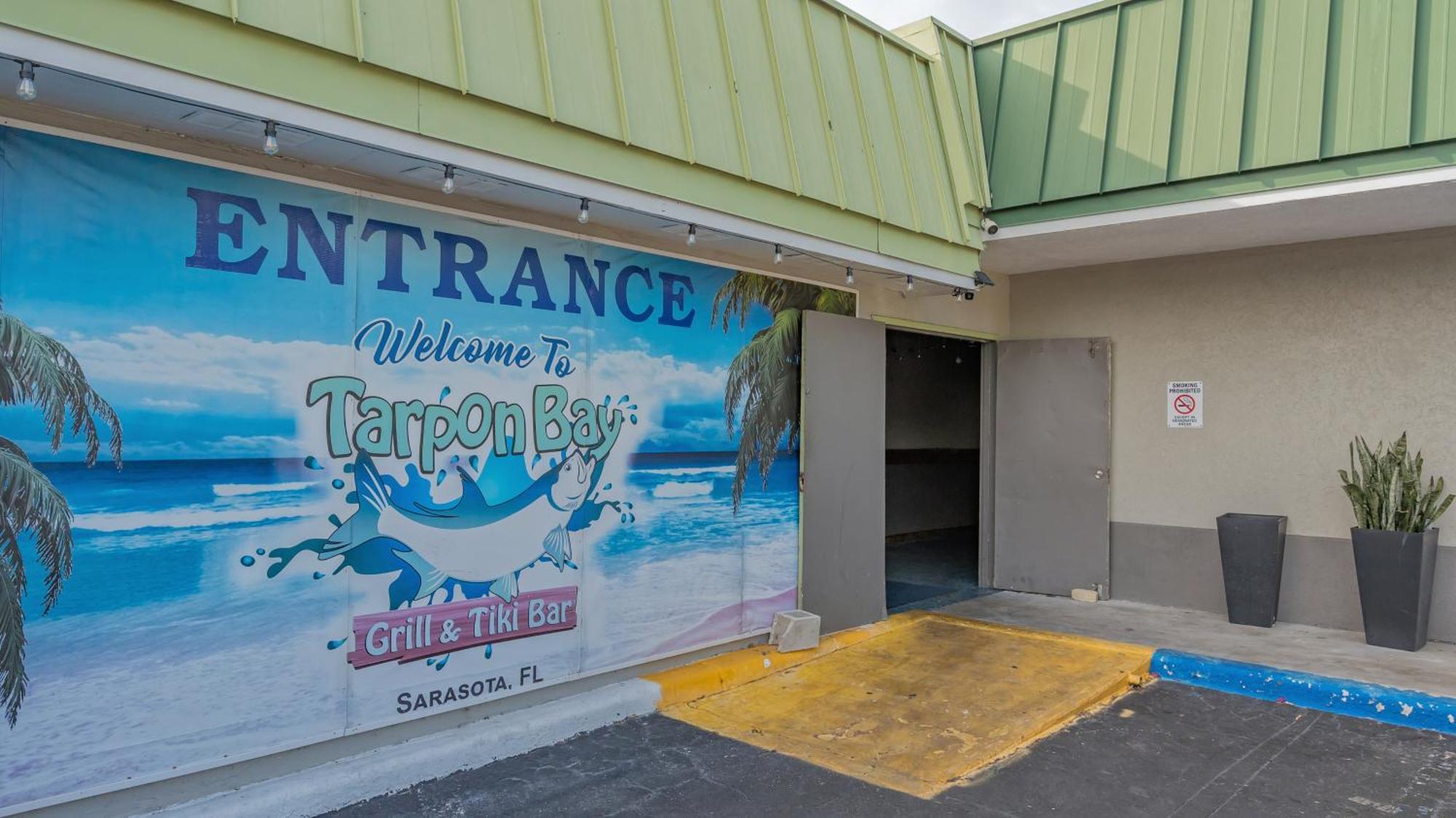 All-New Waterfront With Balcony,Pool,Tiki Bar,Gym サラソータ エクステリア 写真