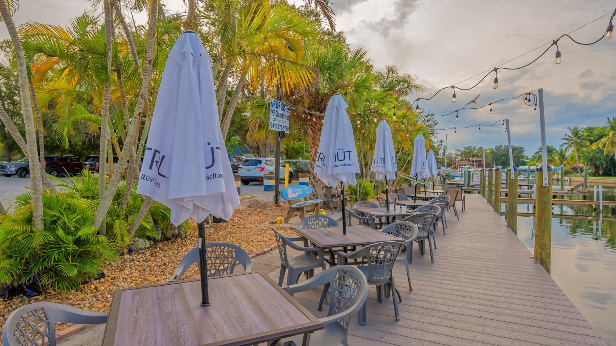 All-New Waterfront With Balcony,Pool,Tiki Bar,Gym サラソータ エクステリア 写真