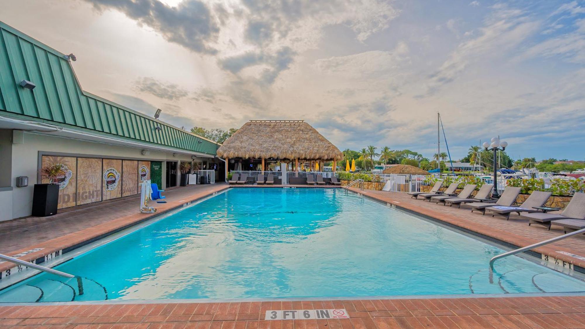 All-New Waterfront With Balcony,Pool,Tiki Bar,Gym サラソータ エクステリア 写真