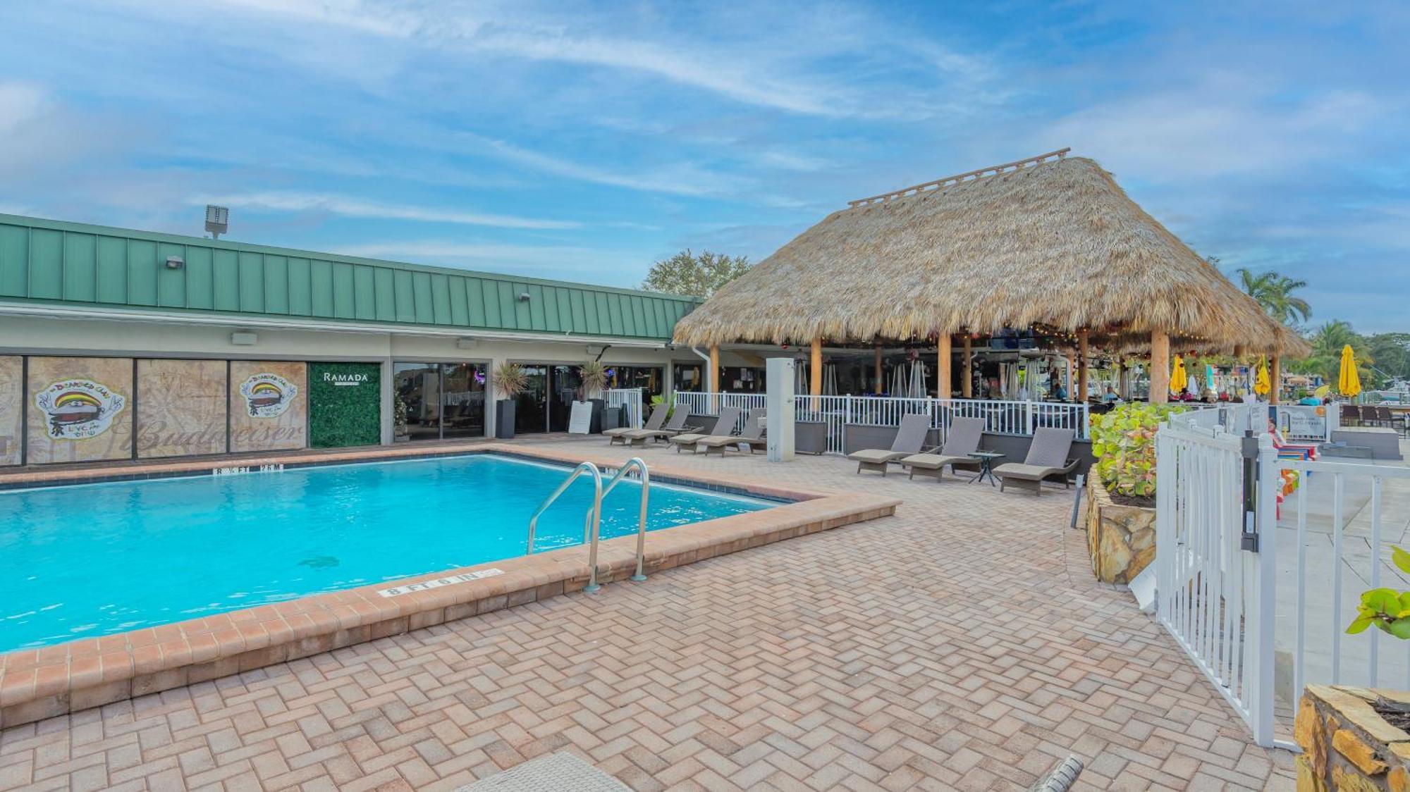 All-New Waterfront With Balcony,Pool,Tiki Bar,Gym サラソータ エクステリア 写真