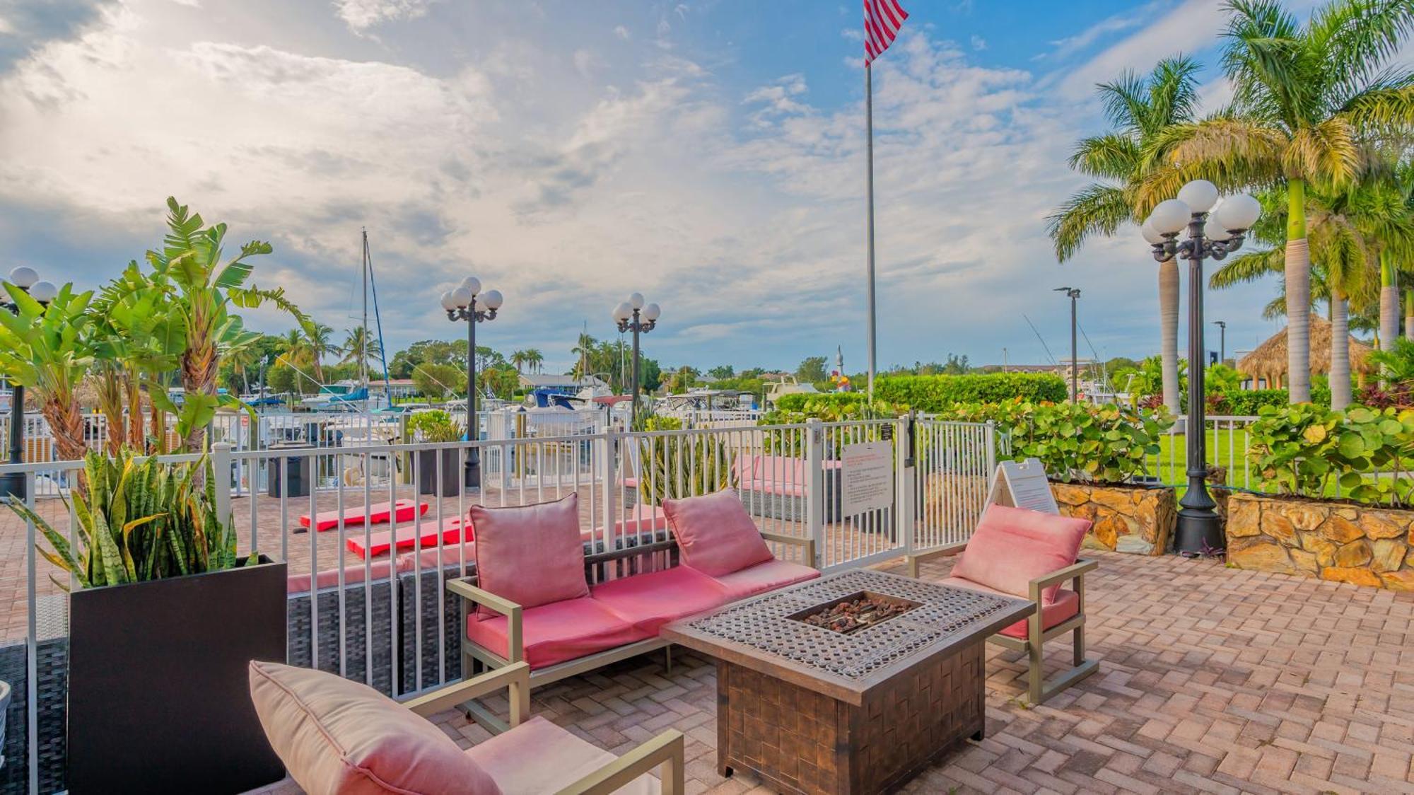All-New Waterfront With Balcony,Pool,Tiki Bar,Gym サラソータ エクステリア 写真