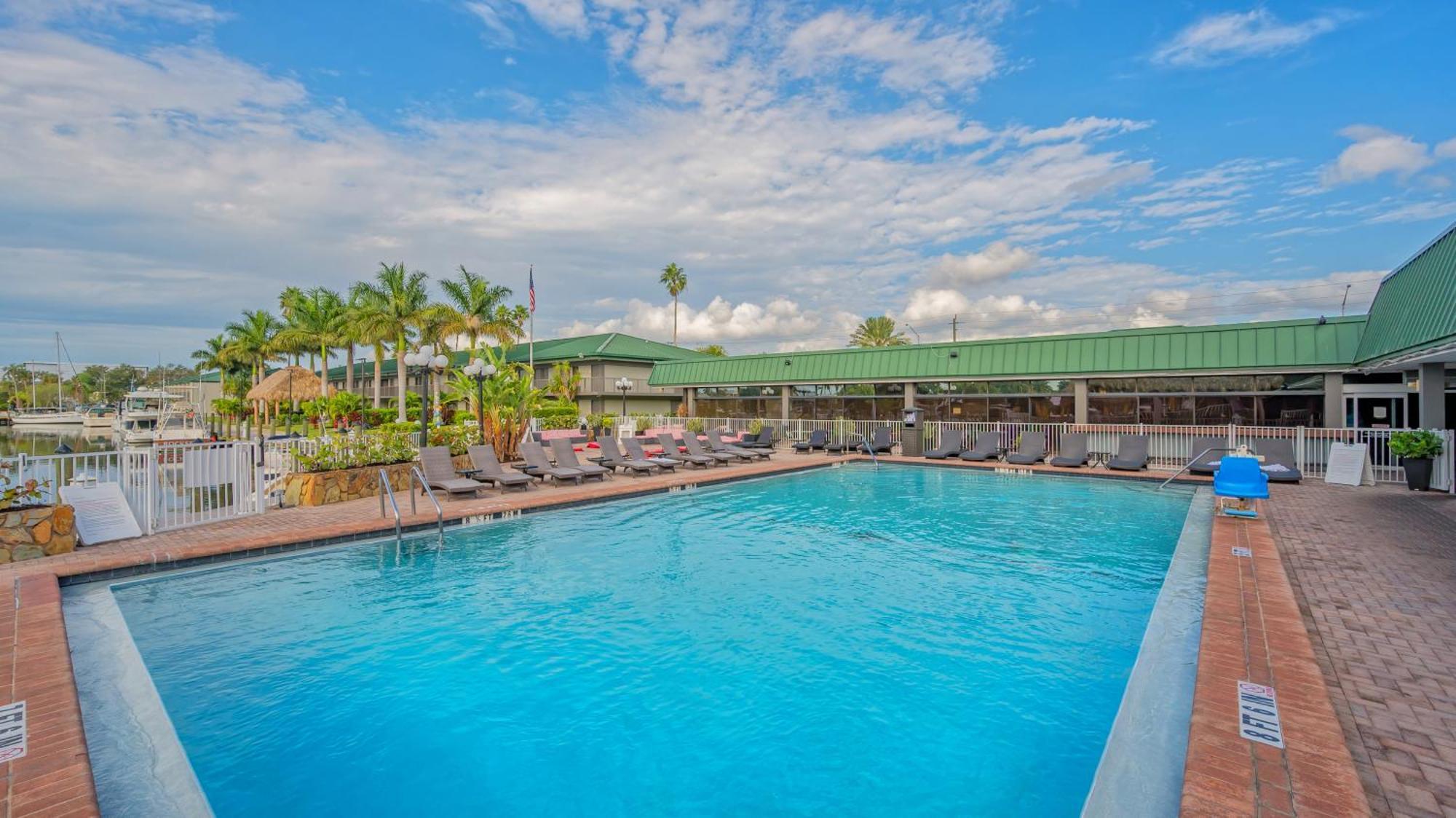 All-New Waterfront With Balcony,Pool,Tiki Bar,Gym サラソータ エクステリア 写真