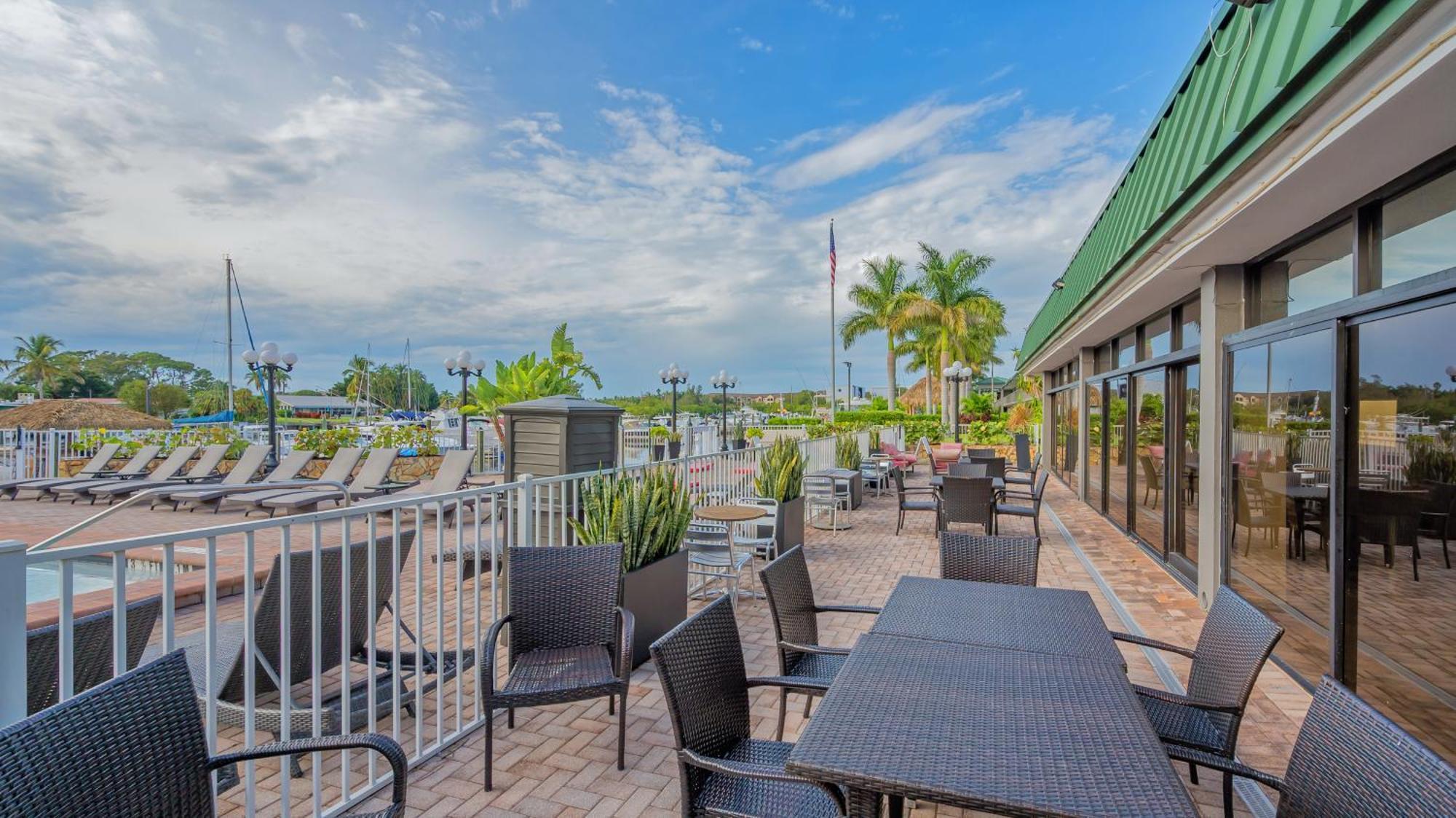 All-New Waterfront With Balcony,Pool,Tiki Bar,Gym サラソータ エクステリア 写真