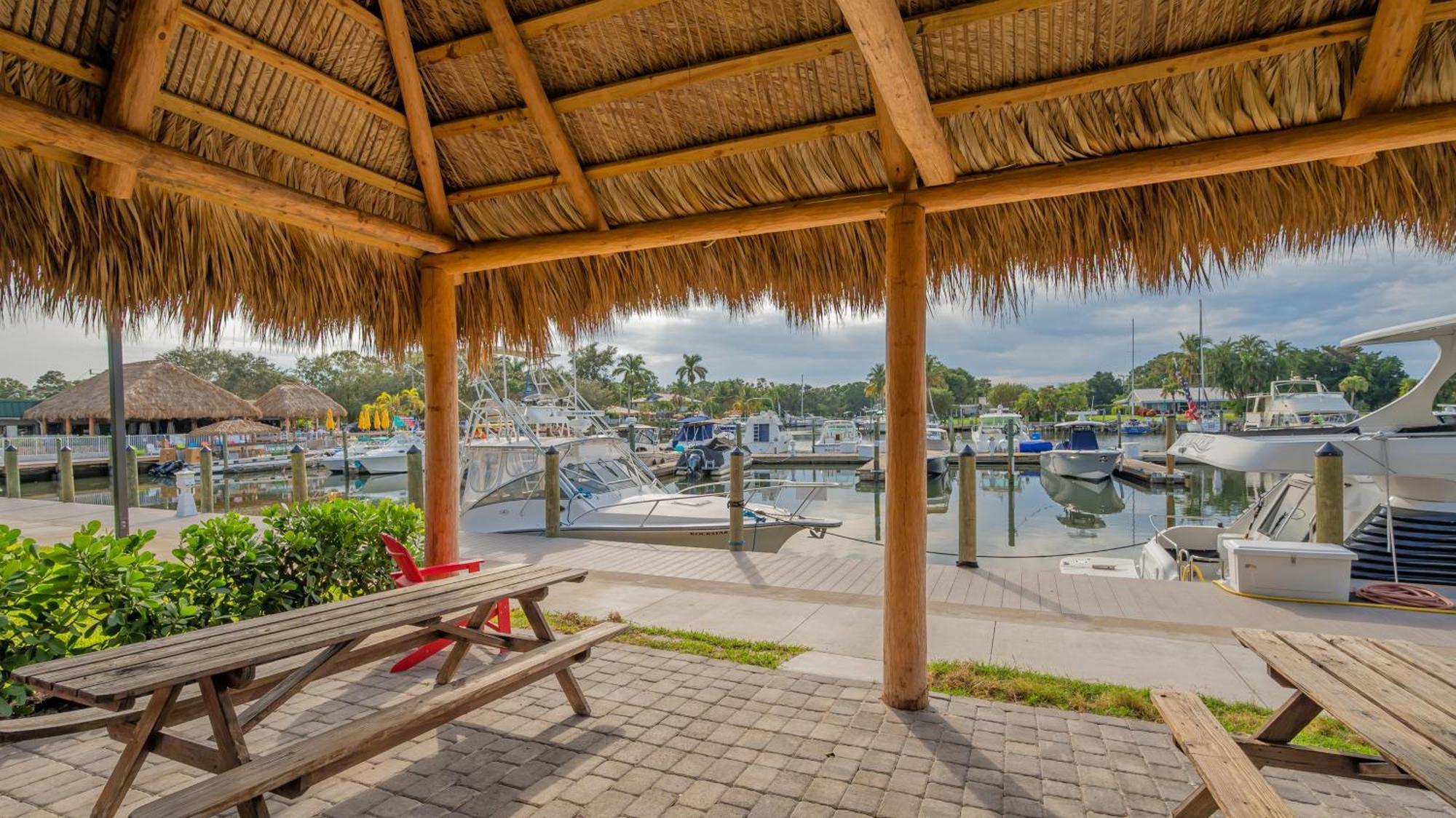 All-New Waterfront With Balcony,Pool,Tiki Bar,Gym サラソータ エクステリア 写真