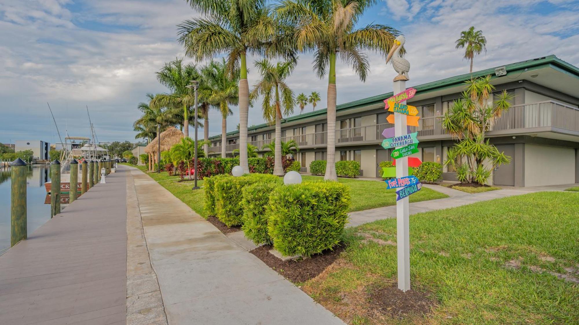 All-New Waterfront With Balcony,Pool,Tiki Bar,Gym サラソータ エクステリア 写真
