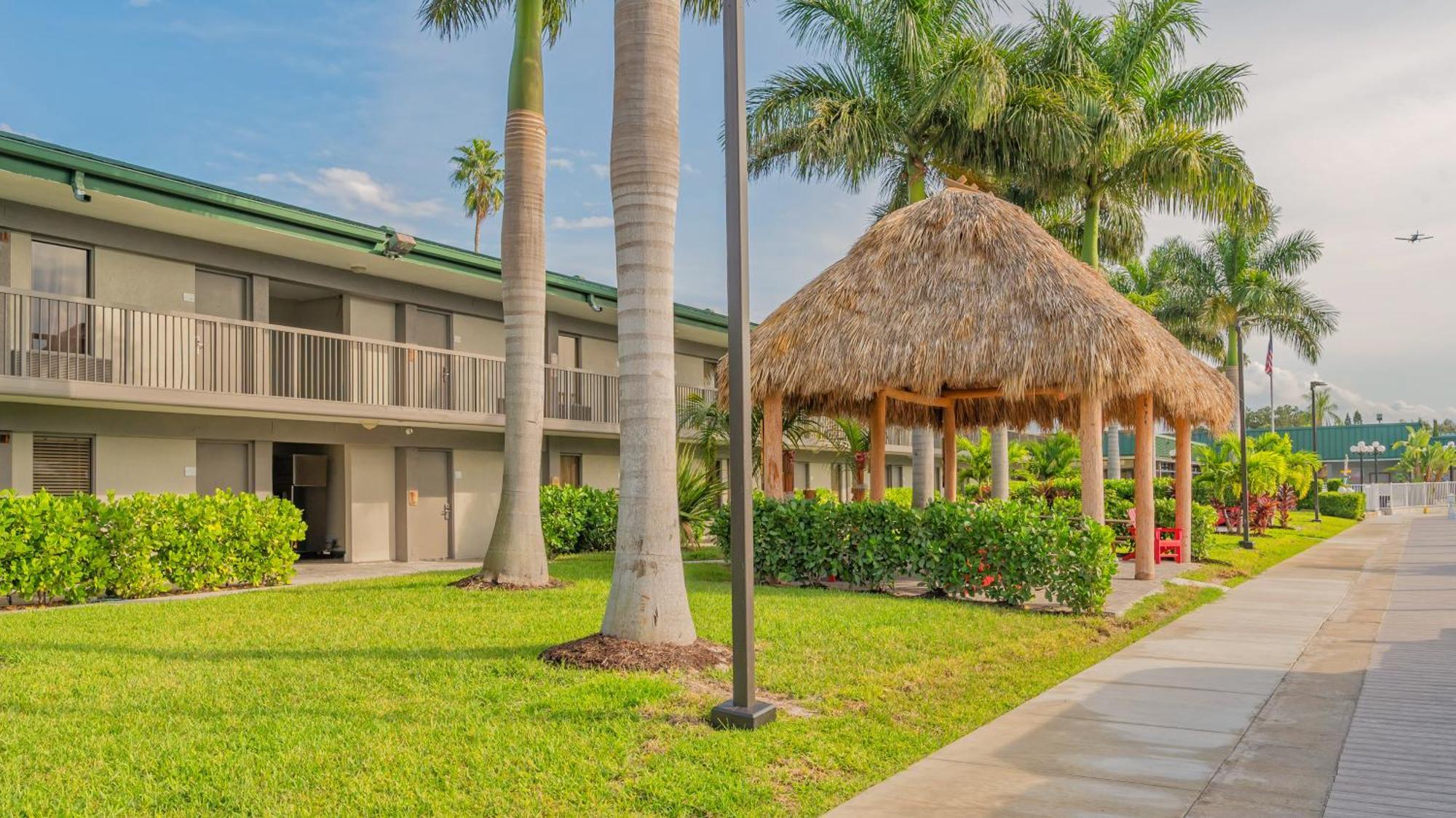 All-New Waterfront With Balcony,Pool,Tiki Bar,Gym サラソータ エクステリア 写真