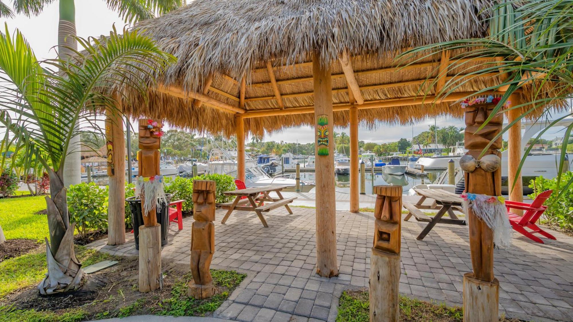 All-New Waterfront With Balcony,Pool,Tiki Bar,Gym サラソータ エクステリア 写真