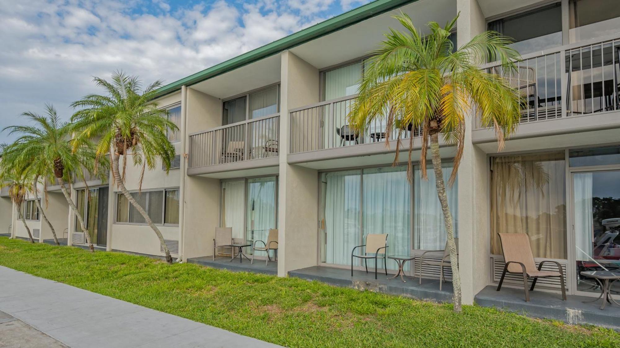 All-New Waterfront With Balcony,Pool,Tiki Bar,Gym サラソータ エクステリア 写真