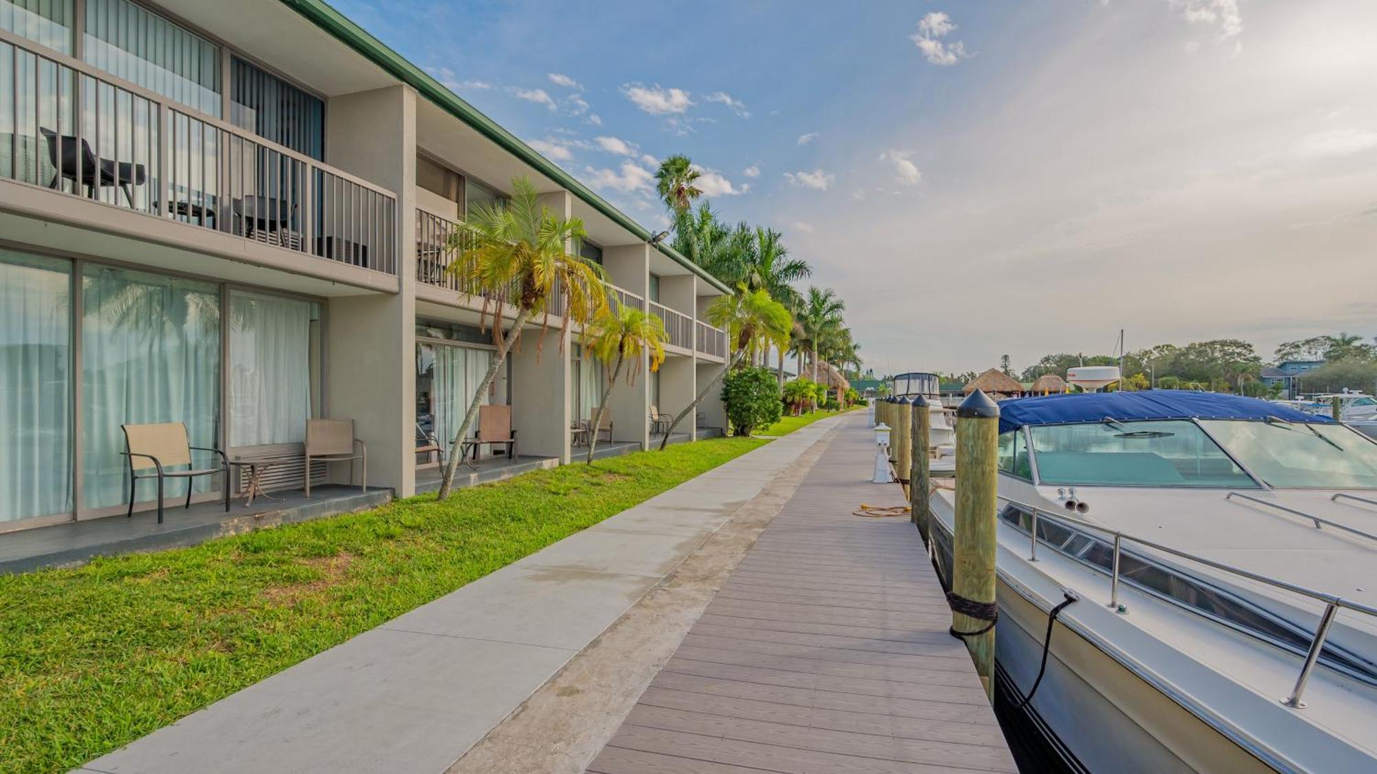All-New Waterfront With Balcony,Pool,Tiki Bar,Gym サラソータ エクステリア 写真